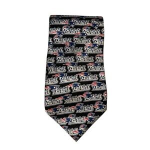 Vintage 2002 New England Patriots Silk Neck Tie Made In USA Ralph Marlin NFL